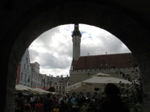 Tallinn, piazza del Municipio.