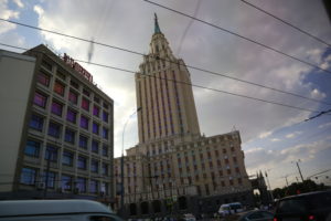 Mosca, uno dei sette grattacieli gemelli fatti costruire da Stalin.
