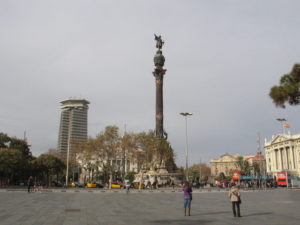 Il Lungomare, il monumento a Cristoforo Colombo.