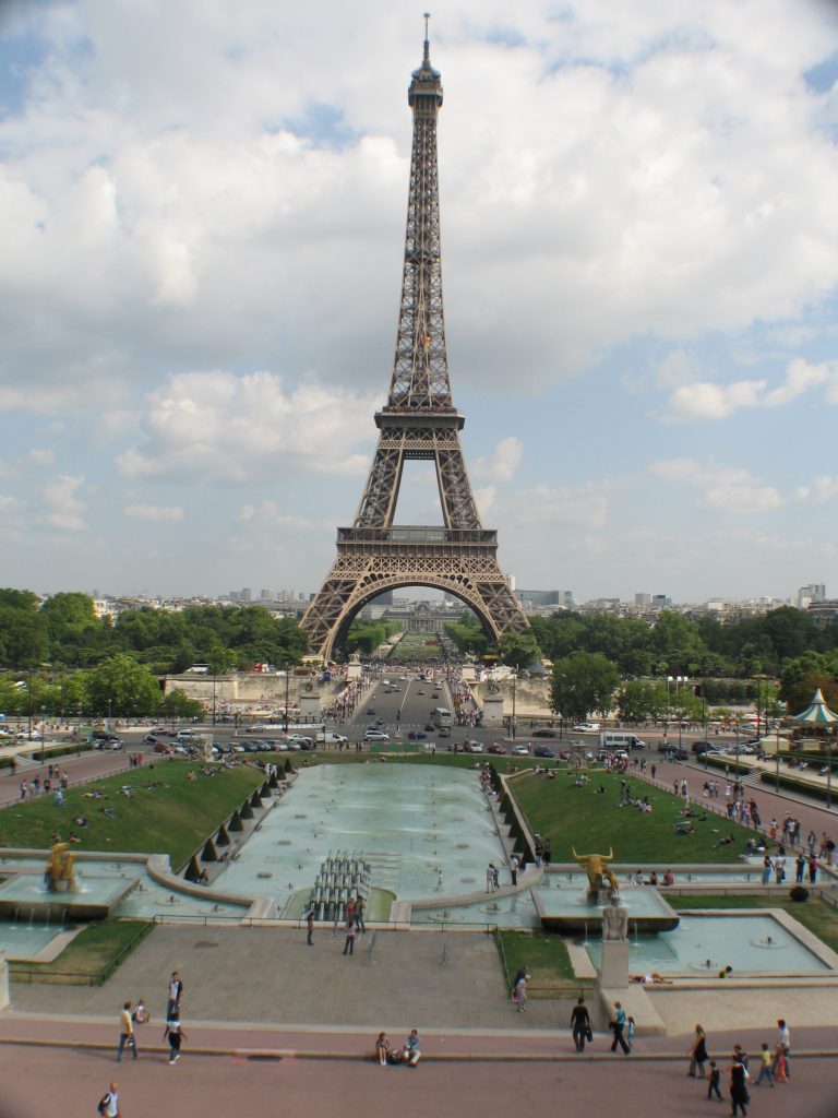 Parigi, la Torre Eiffel vista dal Trocadero.