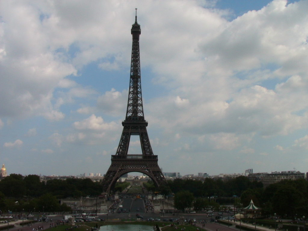 Parigi, la Torre Eiffel vista dal Trocadero.