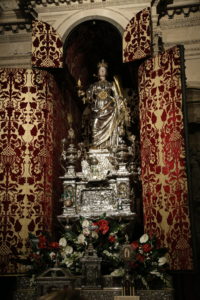 Isola di Ortigia, il Duomo - Statua di S. Lucia.