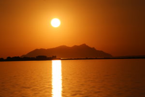 Il sole stà per tramontare dietro Marettimo - Egadi (TP).