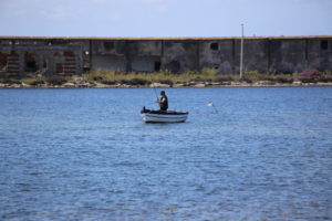Pescatore nei pressi della Colombaia