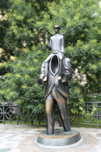 Statua a Franz Kafka.