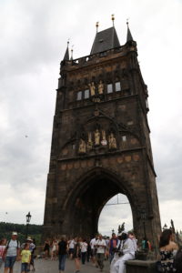 La Torre Vecchia all'ingresso di ponte Carlo.