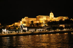 In crociera sul Danubio di notte.
