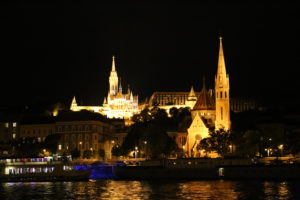 In crociera sul Danubio di notte.