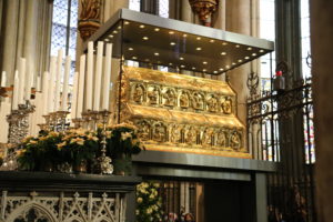 La Cattedrale di Colonia, il reliquiario con i resti dei Re Magi.