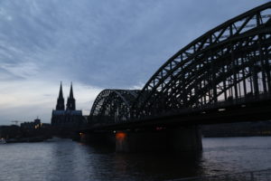 Il Reno, la Cattedrale di Colonia e ponte Hohenzollern.
