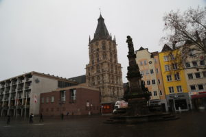 Piazza del Vecchio Mercato e Torre del Municipio.