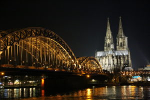 La Cattedrale di Colonia e ponte Hohenzollern.