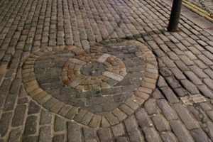 Heart of Midlothian Mosaic (Mosaico a cuore realizzato nella pavimentazione della Royal Mile per indicare la posizione dell'Old Tolbooth).
