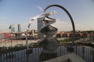 Monumento DNA di Charles Jencks al Parco Industria Alfa Romeo - Portello