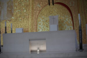 Pietra proveniente dalla Basilica di San Pietro a Roma