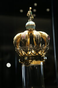 Il proiettile che ferì Papa Giovanni Paolo II incastonato nella corona della Madonna di Fatima